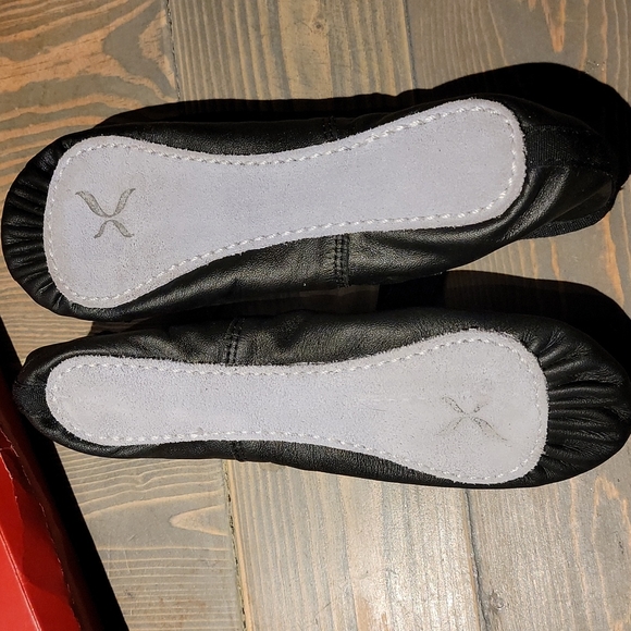 Capezio Full Sole Leather Daisy Shoe - 205 - Picture 3 of 9